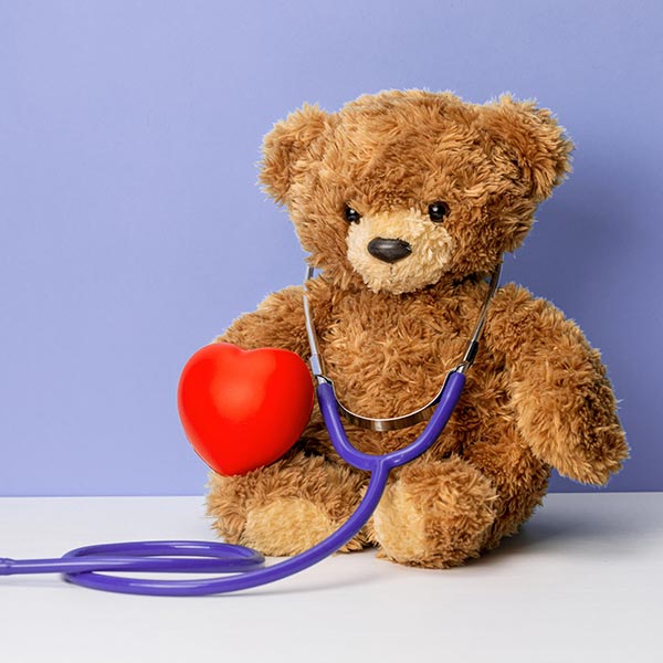Un ourson avec un stéthoscope
